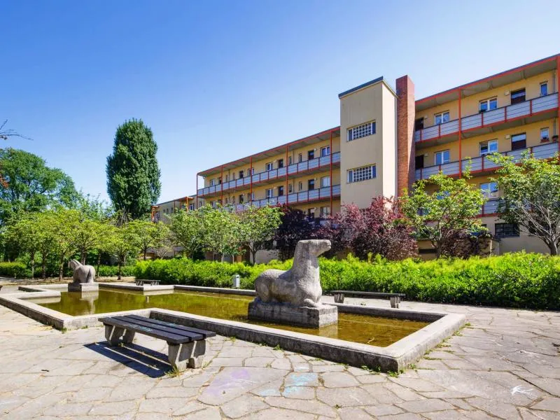 Geräumige Wohnung in Alt-Hohenschönhausen neu zu vermieten — photo 1